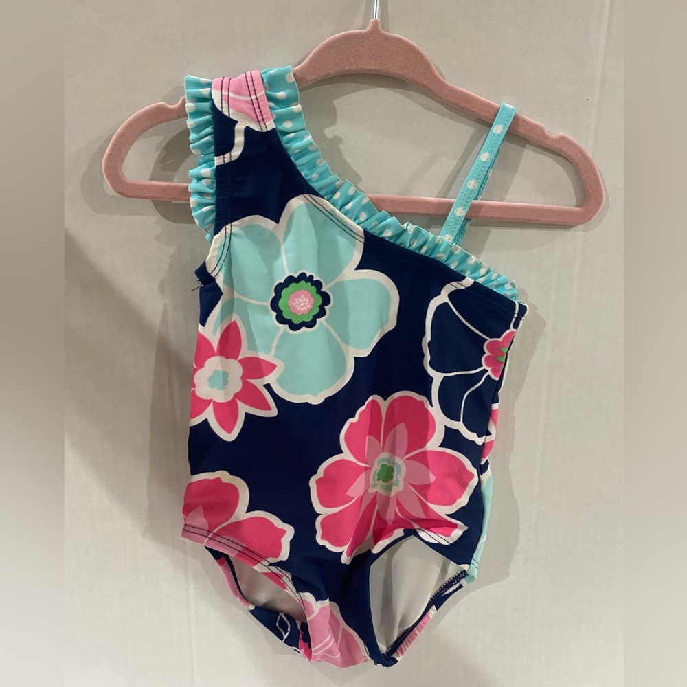 Baby girl one piece swimsuit size medium (6 months)